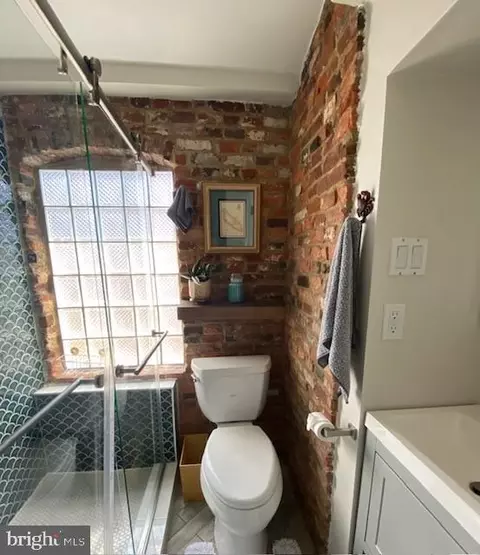 Bath - 611 S Wolfe St S, Baltimore, MD 21231 photo 5 of 6