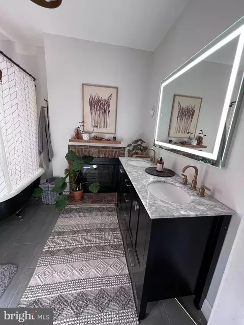 Bath - 611 S Wolfe St S, Baltimore, MD 21231 photo 3 of 6