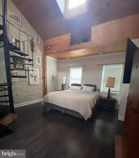 Bedroom - 611 S Wolfe St S, Baltimore, MD 21231 photo 1 of 6
