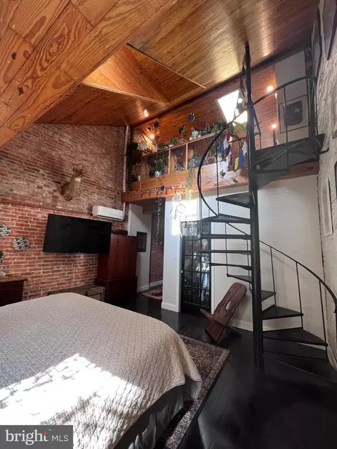 Bedroom - 611 S Wolfe St S, Baltimore, MD 21231 photo 4 of 6