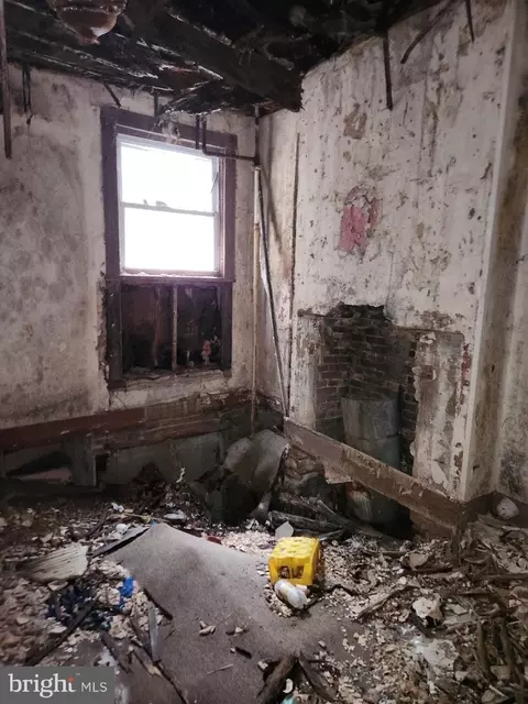 Entry Way - 1727 Mcculloh St, Baltimore, MD 21217 photo 2 of 8