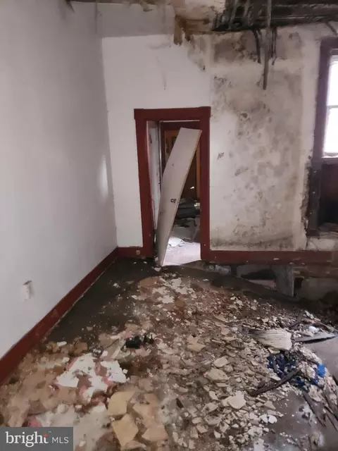 Entry Way - 1727 Mcculloh St, Baltimore, MD 21217 photo 4 of 8