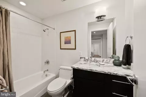 Bath - 1200 Steuart St #1912, Baltimore, MD 21230 photo 3 of 7