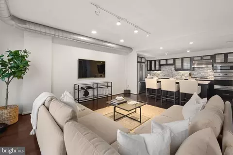 Living - 1200 Steuart St #1912, Baltimore, MD 21230 photo 2 of 8
