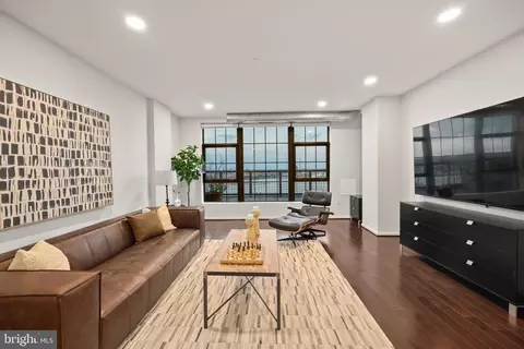 Living - 1200 Steuart St #1912, Baltimore, MD 21230 photo 4 of 8