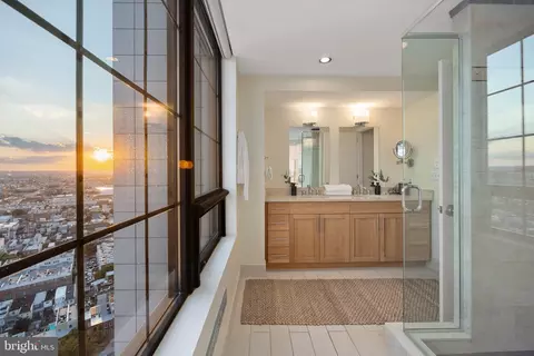 Bath - 1200 Steuart St #1912, Baltimore, MD 21230 photo 6 of 7