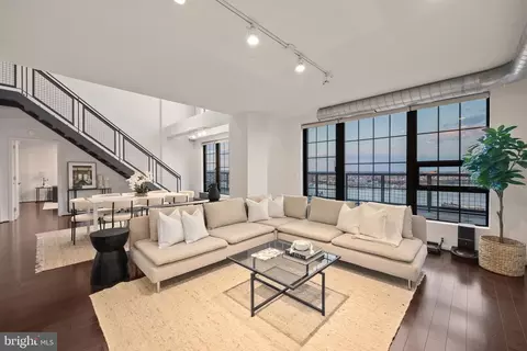 Living - 1200 Steuart St #1912, Baltimore, MD 21230 photo 1 of 8