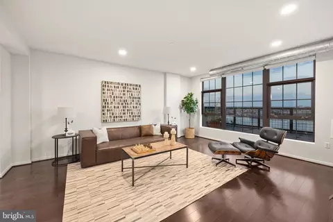 Living - 1200 Steuart St #1912, Baltimore, MD 21230 photo 3 of 8