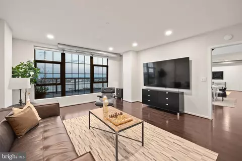 Living - 1200 Steuart St #1912, Baltimore, MD 21230 photo 5 of 8