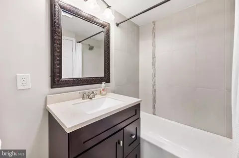 Bath - 3506 Odonnell St, Baltimore, MD 21224 photo 4 of 6