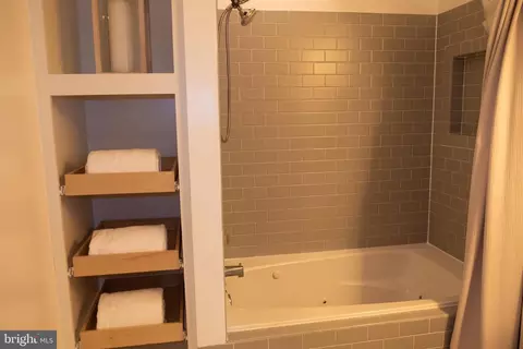 Bath - 2212 Boyer St, Baltimore, MD 21231 photo 2 of 4