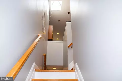 Entry Way - 2212 Boyer St, Baltimore, MD 21231 photo 2 of 4