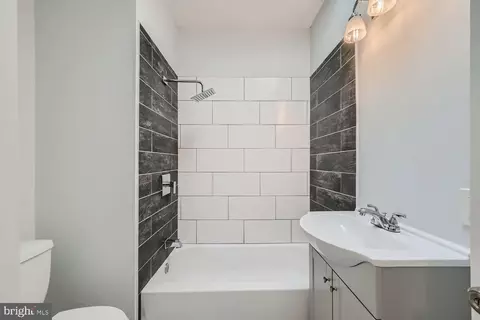 Bath - 3020 Brendan Ave, Baltimore, MD 21213 photo 1 of 3