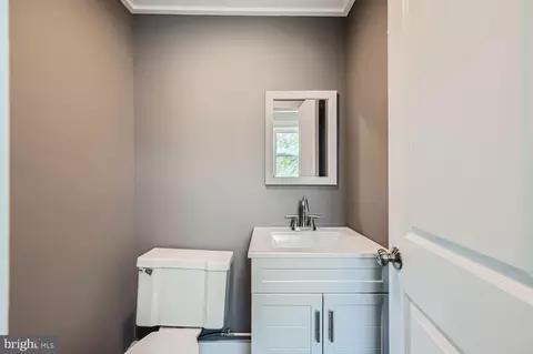 Bath - 3020 Brendan Ave, Baltimore, MD 21213 photo 3 of 3