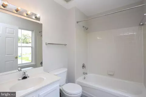 Bath - 643 W Hoffman St, Baltimore, MD 21201 photo 3 of 4
