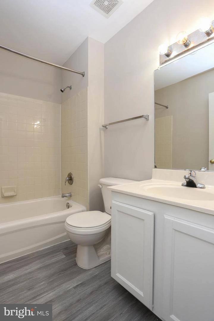 Bath - 643 W Hoffman St, Baltimore, MD 21201 photo 1 of 4