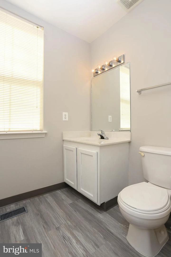 Bath - 643 W Hoffman St, Baltimore, MD 21201 photo 4 of 4