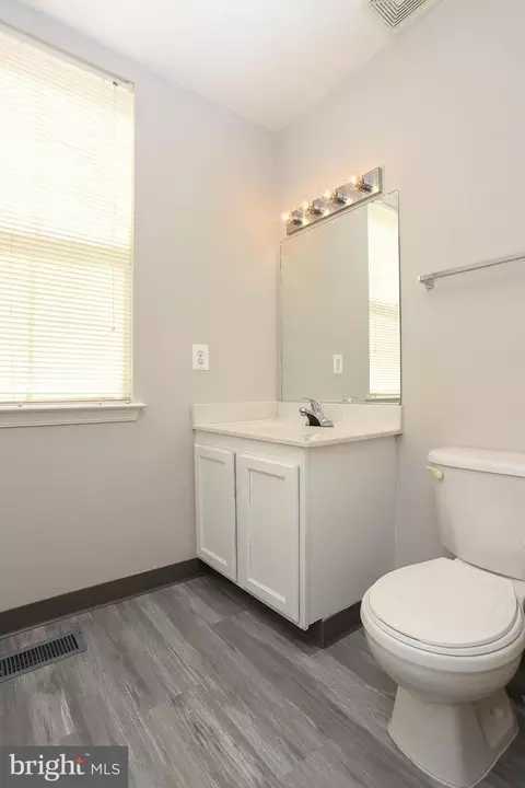 Bath - 643 W Hoffman St, Baltimore, MD 21201 photo 4 of 4