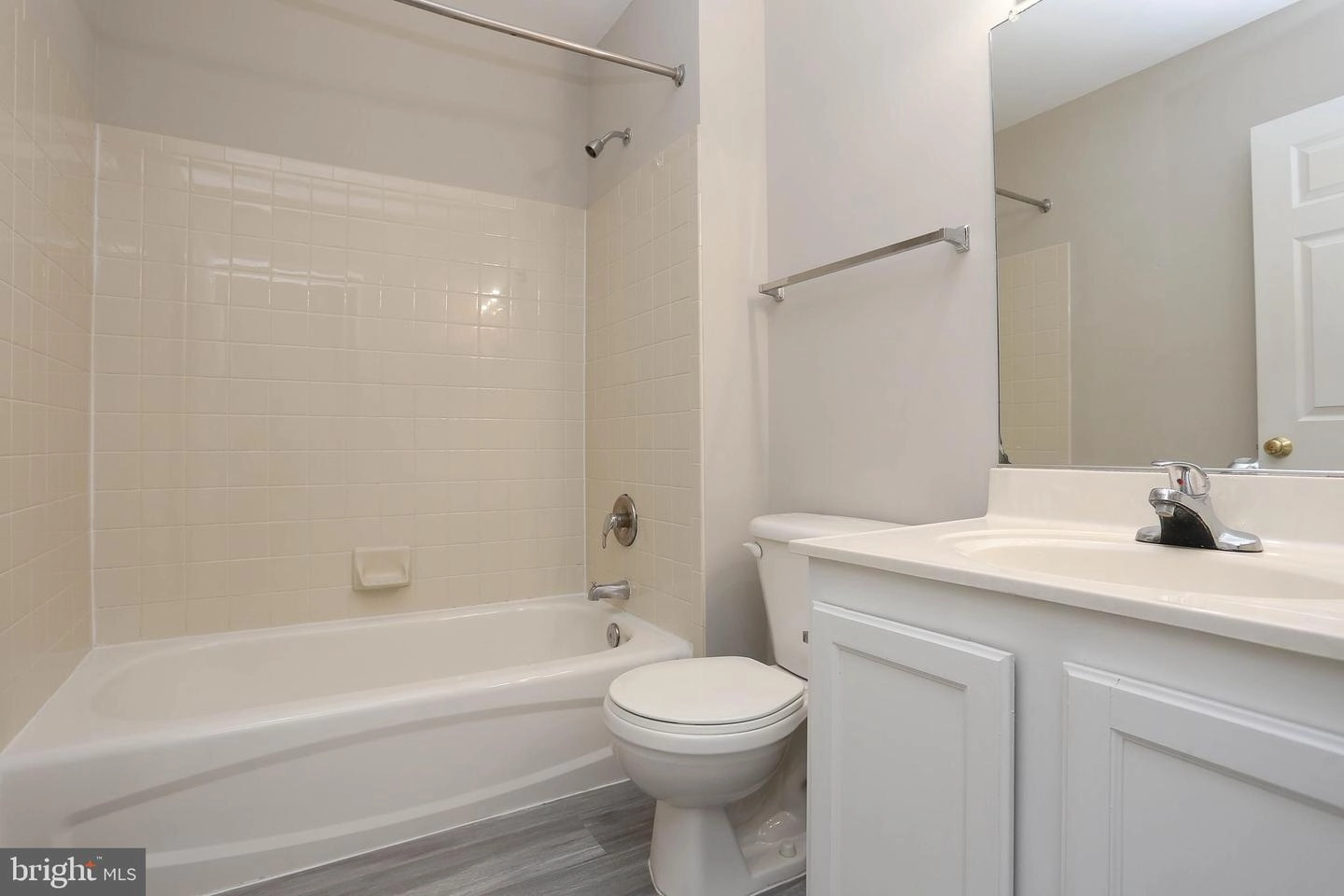 Bath - 643 W Hoffman St, Baltimore, MD 21201 photo 2 of 4
