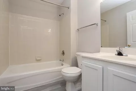 Bath - 643 W Hoffman St, Baltimore, MD 21201 photo 2 of 4