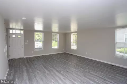 Living - 643 W Hoffman St, Baltimore, MD 21201 photo 3 of 4