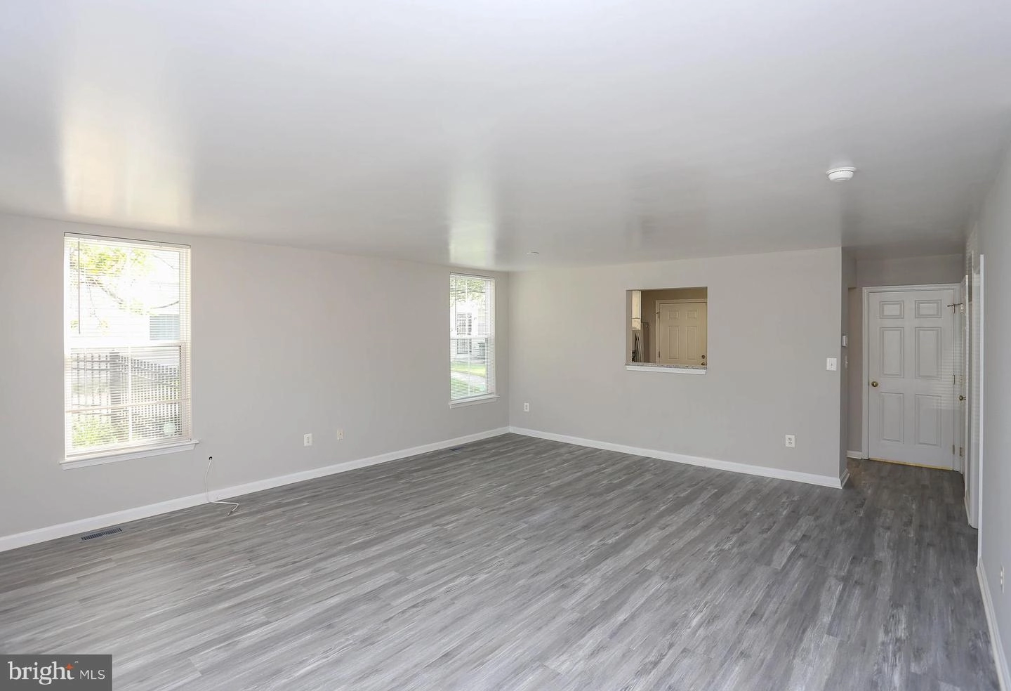 Living - 643 W Hoffman St, Baltimore, MD 21201 photo 4 of 4