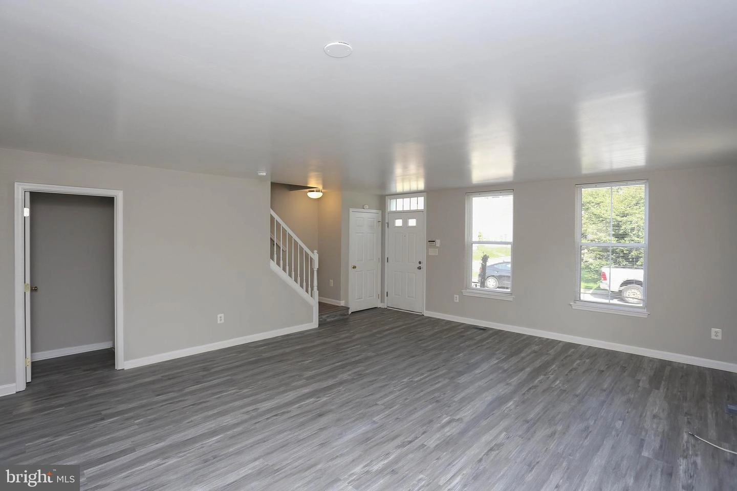 Living - 643 W Hoffman St, Baltimore, MD 21201 photo 2 of 4