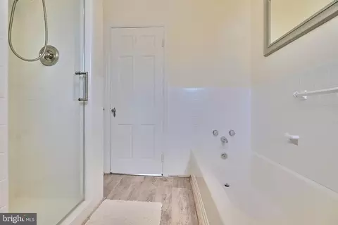 Bath - 3600 Denison Rd, Baltimore, MD 21215 photo 3 of 11