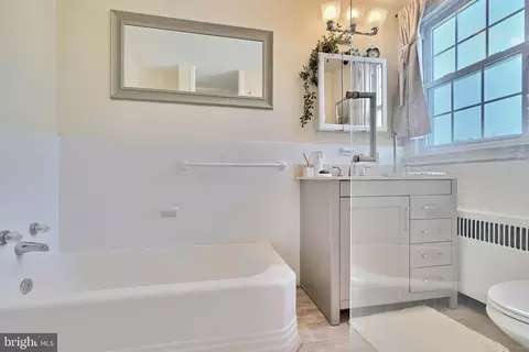 Bath - 3600 Denison Rd, Baltimore, MD 21215 photo 6 of 11