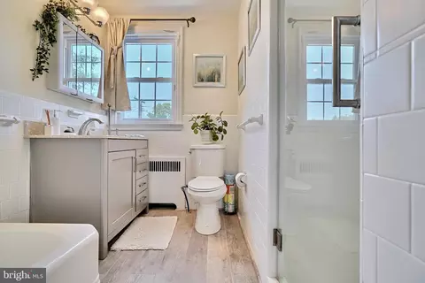 Bath - 3600 Denison Rd, Baltimore, MD 21215 photo 1 of 11