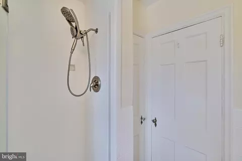 Bath - 3600 Denison Rd, Baltimore, MD 21215 photo 5 of 11