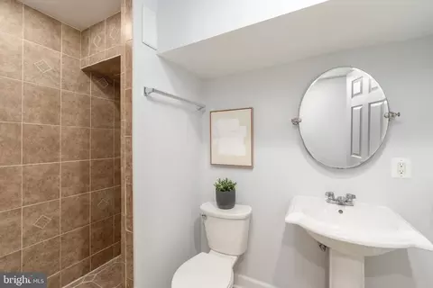 Bath - 1514 Marshall St, Baltimore, MD 21230 photo 4 of 4