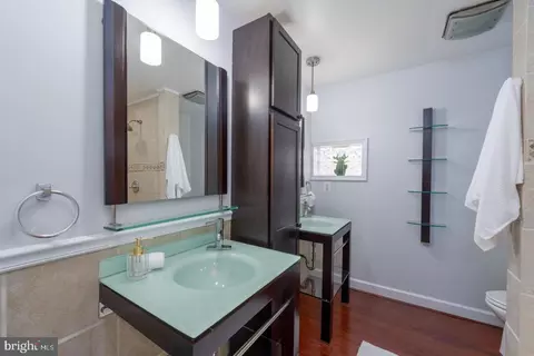 Bath - 1514 Marshall St, Baltimore, MD 21230 photo 2 of 4