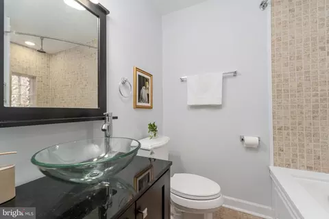 Bath - 1514 Marshall St, Baltimore, MD 21230 photo 3 of 4