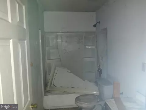 Entry Way - 1920 Walbrook Ave, Baltimore, MD 21217 photo 4 of 5