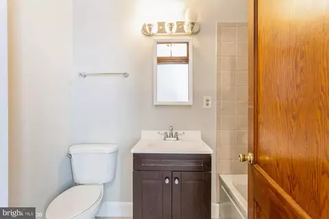 Bath - 27 Ostend St E, Baltimore, MD 21230 photo 3 of 4