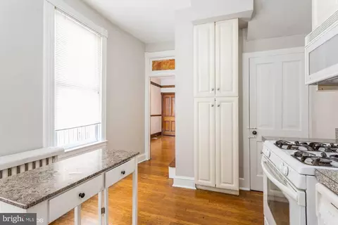 Entry Way - 27 Ostend St E, Baltimore, MD 21230 photo 3 of 7