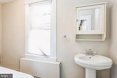 Bath - 27 Ostend St E, Baltimore, MD 21230 photo 1 of 4