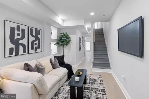 1618 E Chase St, Baltimore, MD 21213 photo 1