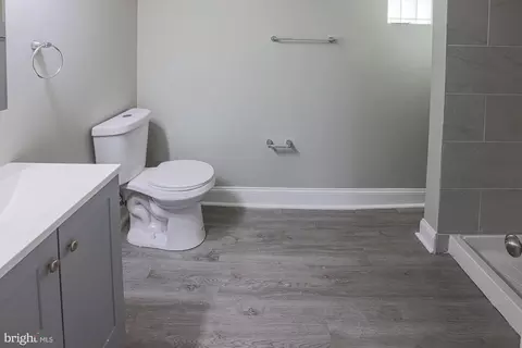 Bath - 3118 Sequoia Ave, Baltimore, MD 21215 photo 1 of 2
