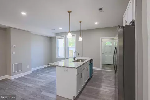 Entry Way - 3118 Sequoia Ave, Baltimore, MD 21215 photo 1 of 4