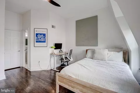 Bedroom - 702 S Bond St, Baltimore, MD 21231 photo 6 of 6
