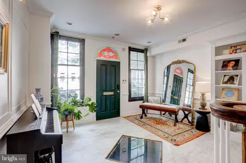 Entry Way - 702 S Bond St, Baltimore, MD 21231 photo 4 of 8