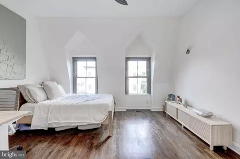 Bedroom - 702 S Bond St, Baltimore, MD 21231 photo 4 of 6