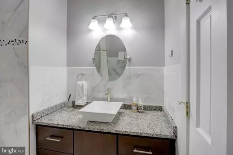 Bath - 702 S Bond St, Baltimore, MD 21231 photo 2 of 4