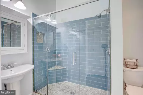 Bath - 702 S Bond St, Baltimore, MD 21231 photo 4 of 4