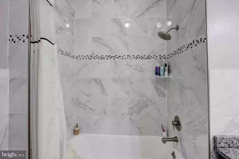 Bath - 702 S Bond St, Baltimore, MD 21231 photo 3 of 4