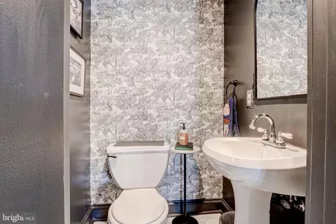 Bath - 702 S Bond St, Baltimore, MD 21231 photo 1 of 4