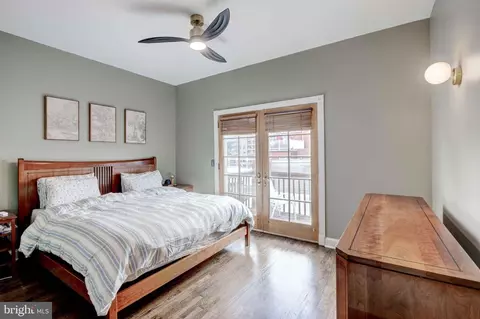 Bedroom - 702 S Bond St, Baltimore, MD 21231 photo 2 of 6
