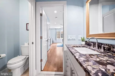Entry Way - 1741 Aliceanna St, Baltimore, MD 21231 photo 2 of 4